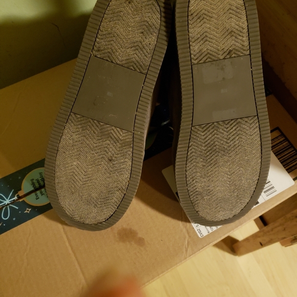 GUESS GRAY FUR LINED BOOTS - Picture 8 of 9